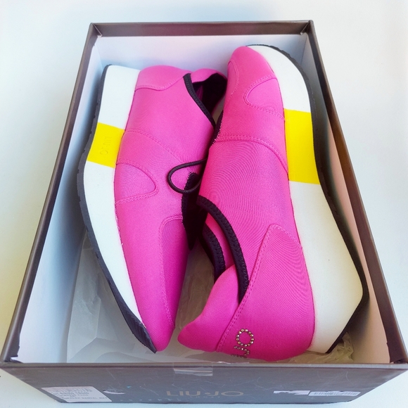 Liu Jo fuschia 'May' cutout sneaker, EU40, sample, new w/ defects - Picture 6 of 8